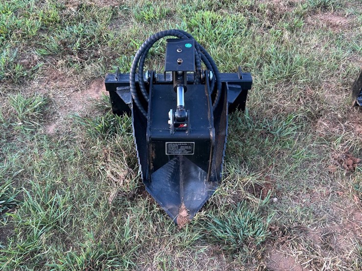 #104-•-mini-skid-steer-stump-grab-bucket-image-3