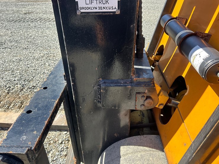 #5628-•-forklift-image-15