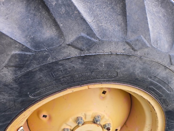 #2038-•-case-380b-tractor-image-31