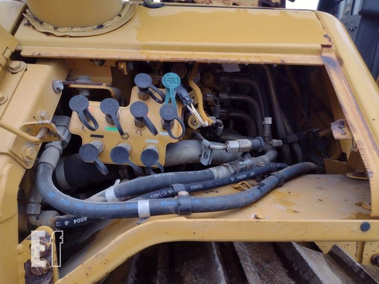 2006-caterpillar-d5n-lgp-image-32