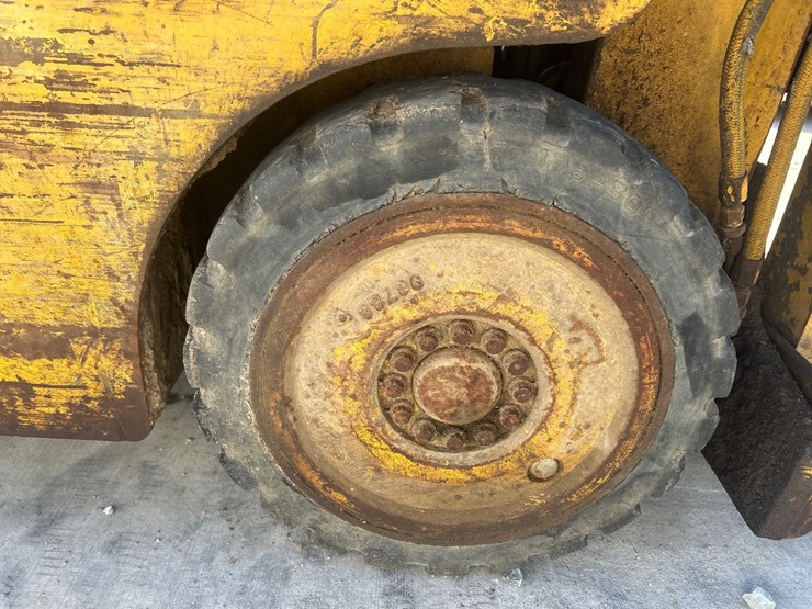 caterpillar-422s-image-36