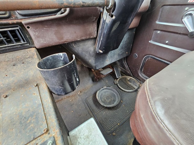 #2079-•-1988-international-water-truck-image-47