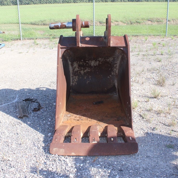 #1043 • FLECO 36" Bucket