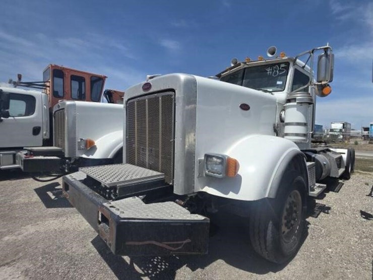 2018-peterbilt-367-image-1