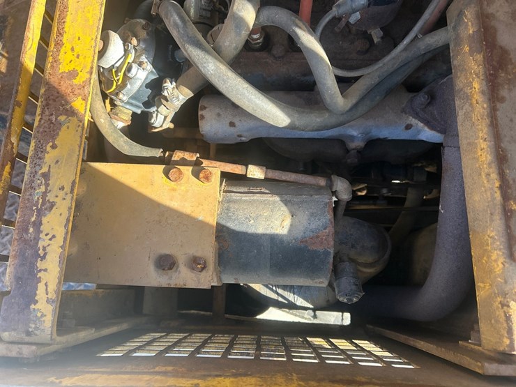 caterpillar-422s-image-31