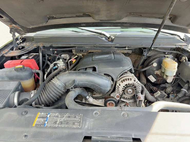 2007-chevrolet-suburban-image-12