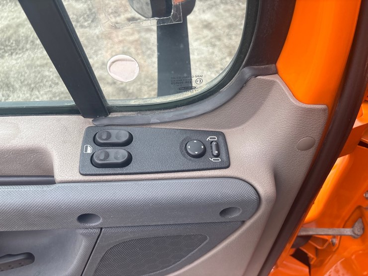 #2335-•-2012-freightliner-cascadia-sleeper-cab-truck-tractor-image-51
