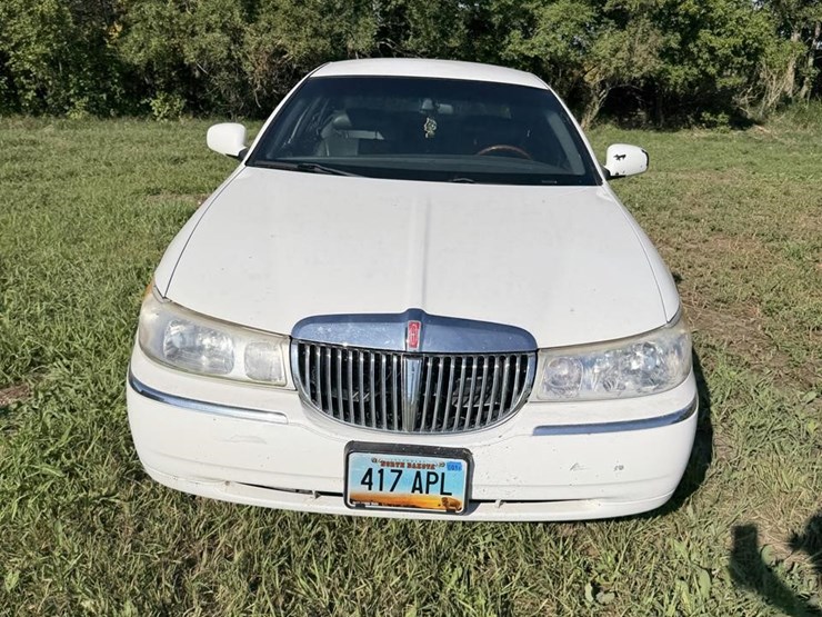 2001-lincoln-image-2