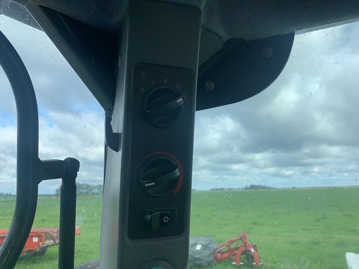 new-holland-ts125a-image-37