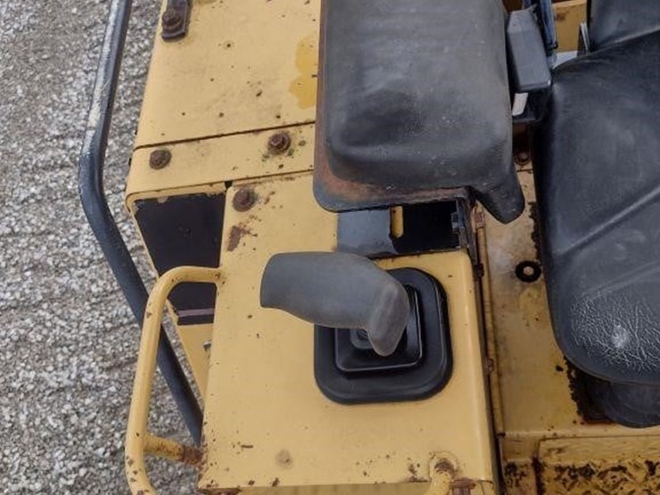 1995-caterpillar-d3c-xl-iii-image-8