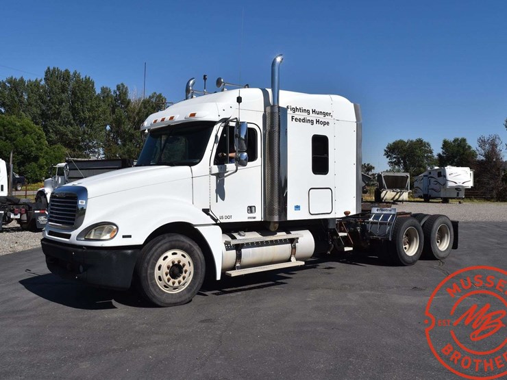 2006-freightliner-columbia-120-image-2