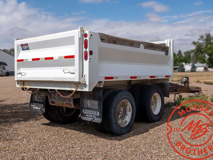 1996-pioneer-pup-trailer-image-1