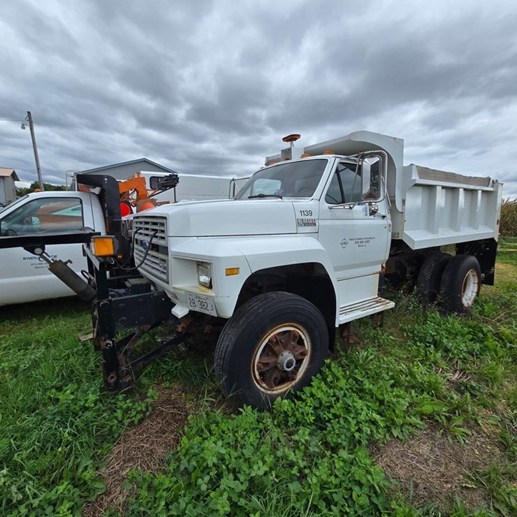 1989 FORD F800