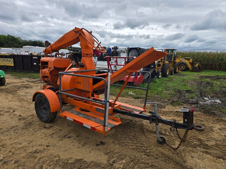 #2043-•-finn-bms-23-towable-straw-blower-image-7