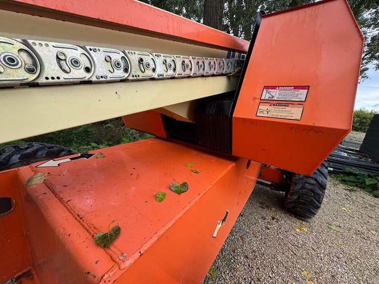 2011-jlg-600s-image-21