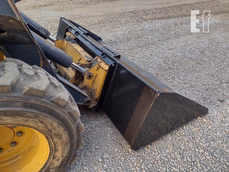 2019-deere-332g-image-17