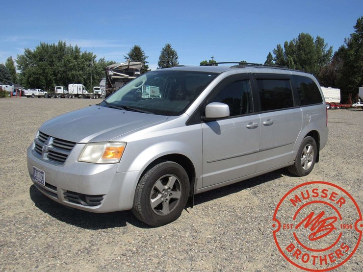2010-dodge-grand-caravan-sxt-image-1