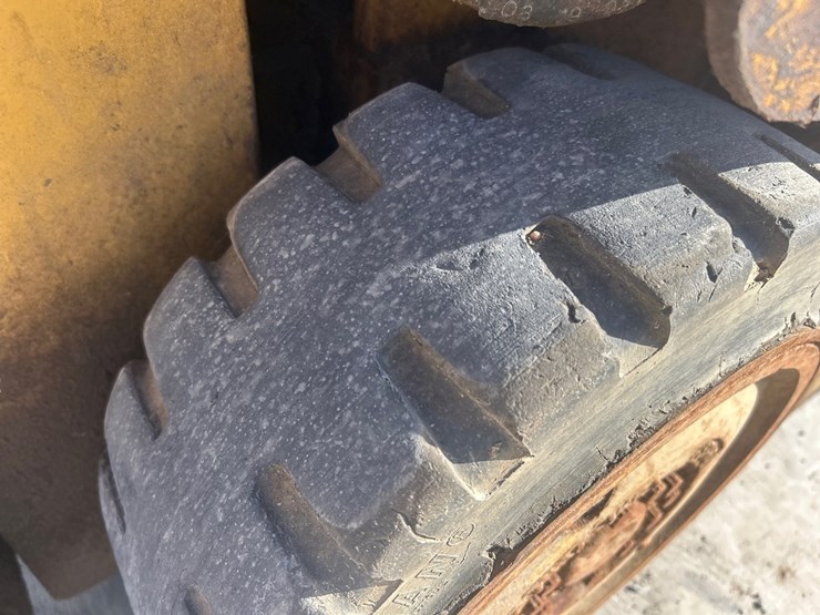 caterpillar-422s-image-35