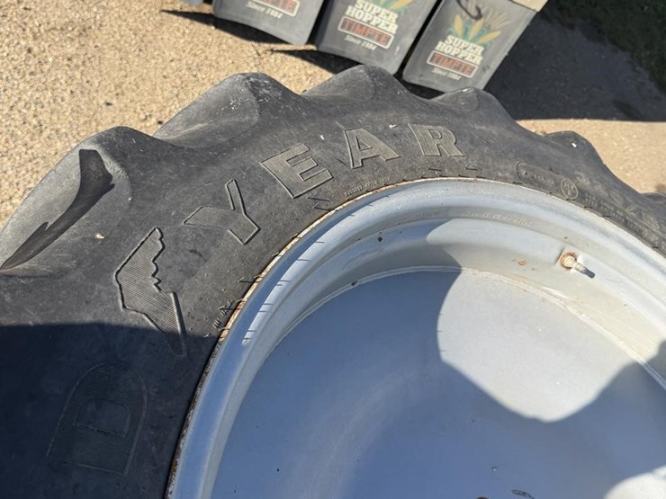 6x-case-tractor-rims-and-tires-image-6