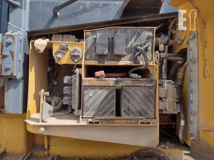 2015-deere-650k-lgp-image-21