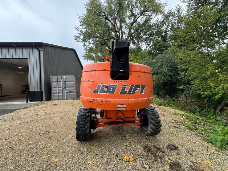 2011-jlg-600s-image-4