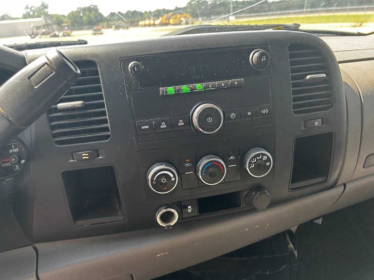 2013-chevrolet-1500-image-11