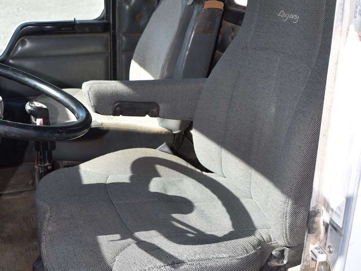 1999-kenworth-t800b-image-32