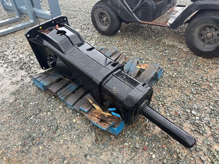 #5621-•-excavator-hydraulic-hammer-attachment-image-1