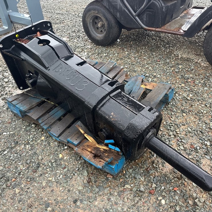 #5621 • Excavator Hydraulic Hammer Attachment