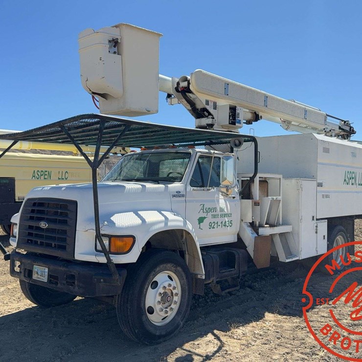 1999 FORD F800