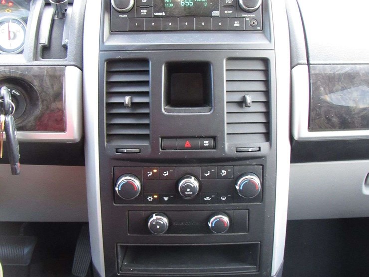 2010-dodge-grand-caravan-sxt-image-31