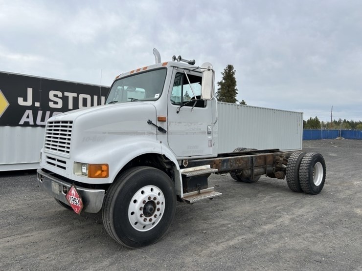1992-international-8100-image-1