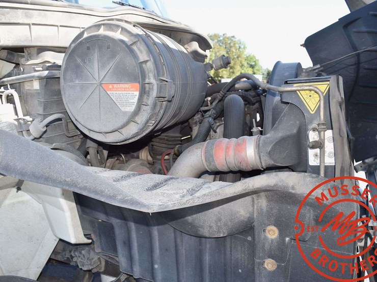 2009-international-durastar-truck-image-13