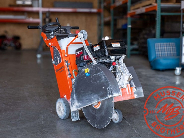 husqvarna-walk-behind-concrete-saw-model-fs400lv-image-4
