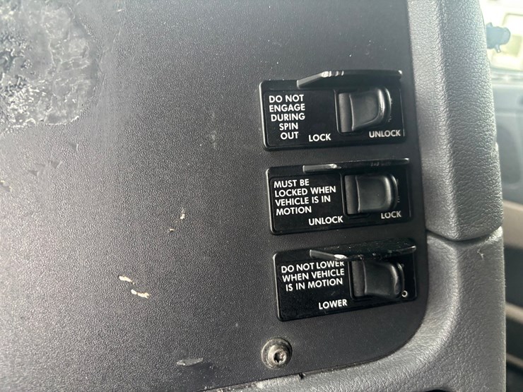 2013-freightliner-cascadia-125-image-65