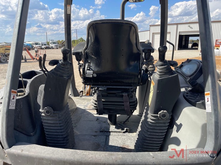 2020-case-580n-ep-loader-backhoe-image-19