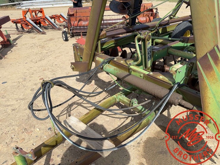 john-deere-235-image-9