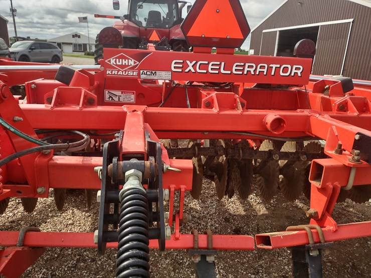 #2448-•-2015-kuhn-excelerator-8000-vertical-till-image-25