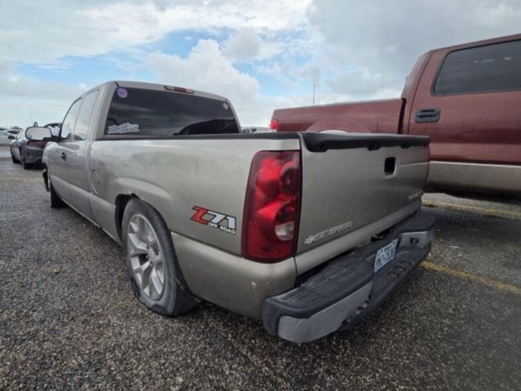 03-chev-pk-1gcek19v43e166565-image-4