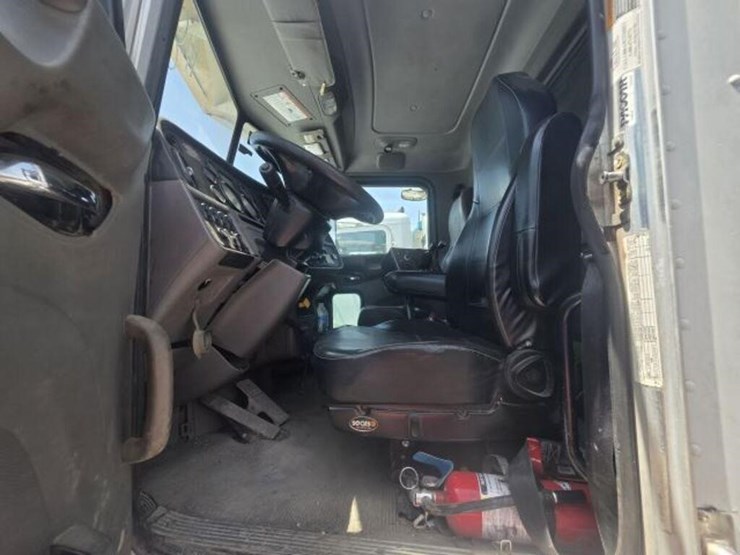 2019-peterbilt-367-image-5