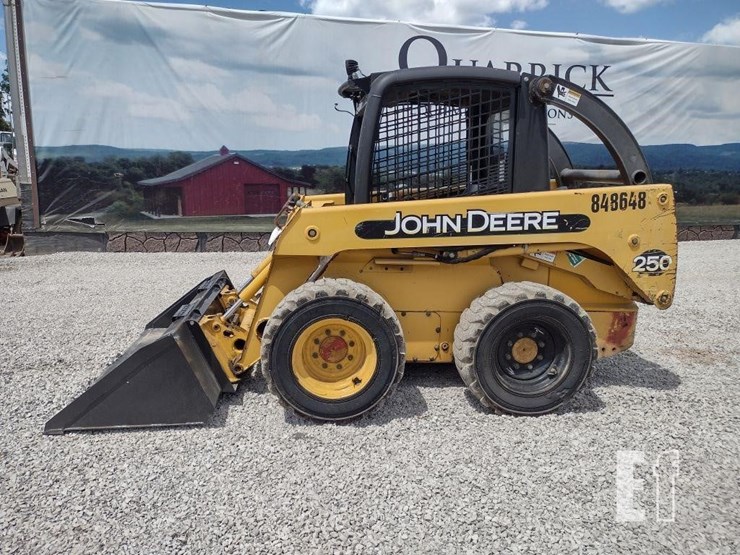 2002-deere-250-image-1