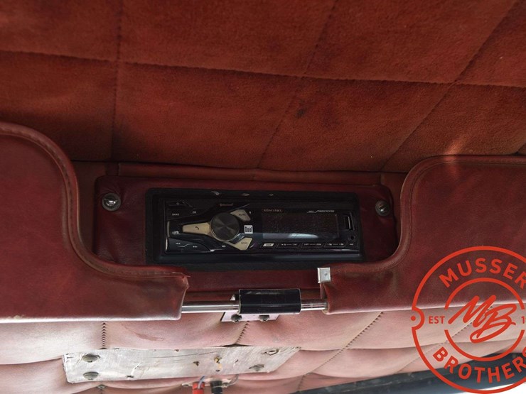 1984-peterbilt-359-image-47