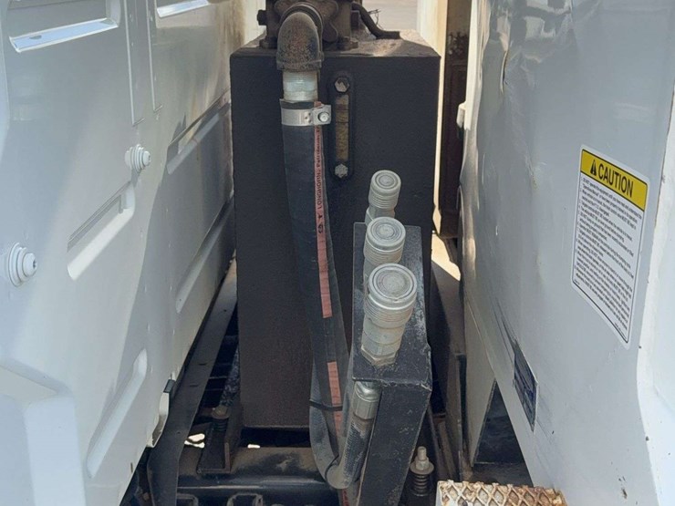 2016-volvo-vhd64f200-image-24