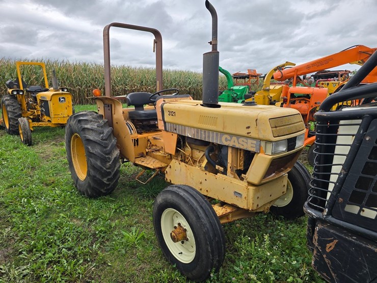 #2038-•-case-380b-tractor-image-5
