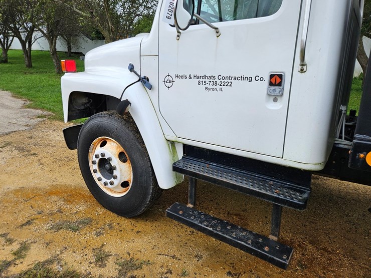 #2079-•-1988-international-water-truck-image-32