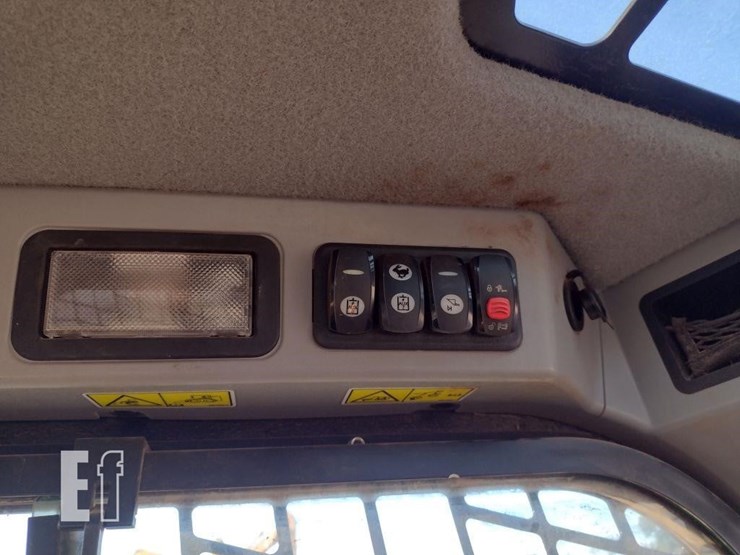 2015-caterpillar-287d-image-10