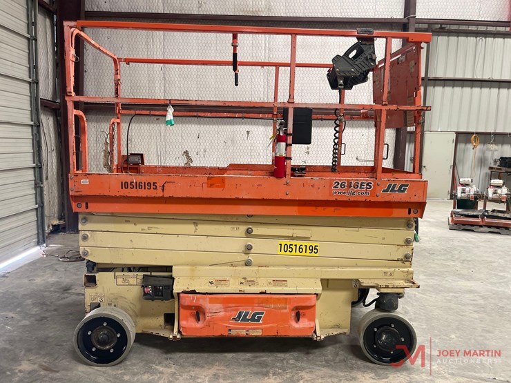 2016-jlg-2646es-electric-scissor-lift-image-2