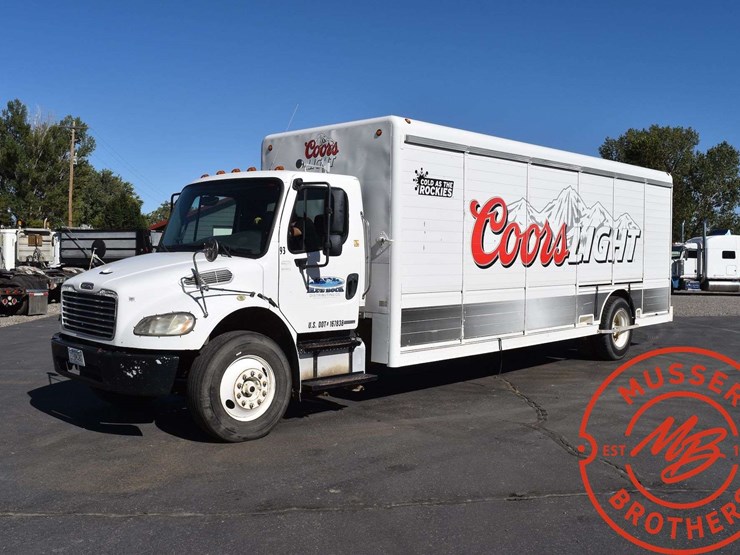 2007-freightliner-m2-106-image-2