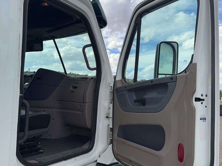 2018-freightliner-cascadia-image-43
