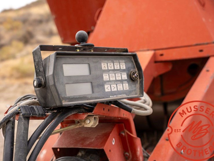 hesston-4910-image-13